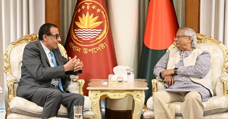 ফিলিস্তিনের রাষ্ট্রদূত ইউসুফ এসওয়াই রমাদান ও প্রধান উপদেষ্টা ড. মুহাম্মদ ইউনূস